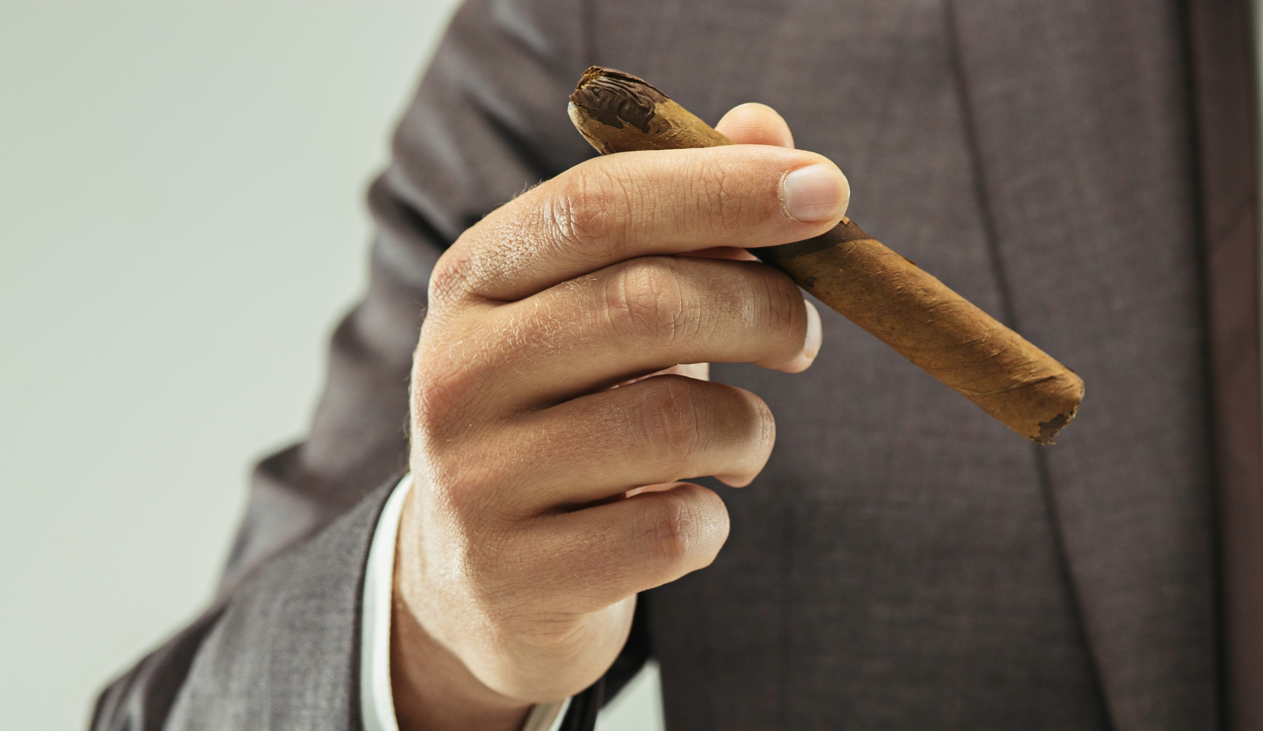 Smokeless Tobacco Side Effects, Health Risks, and More