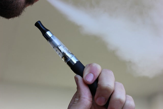 A man smoking a ape 